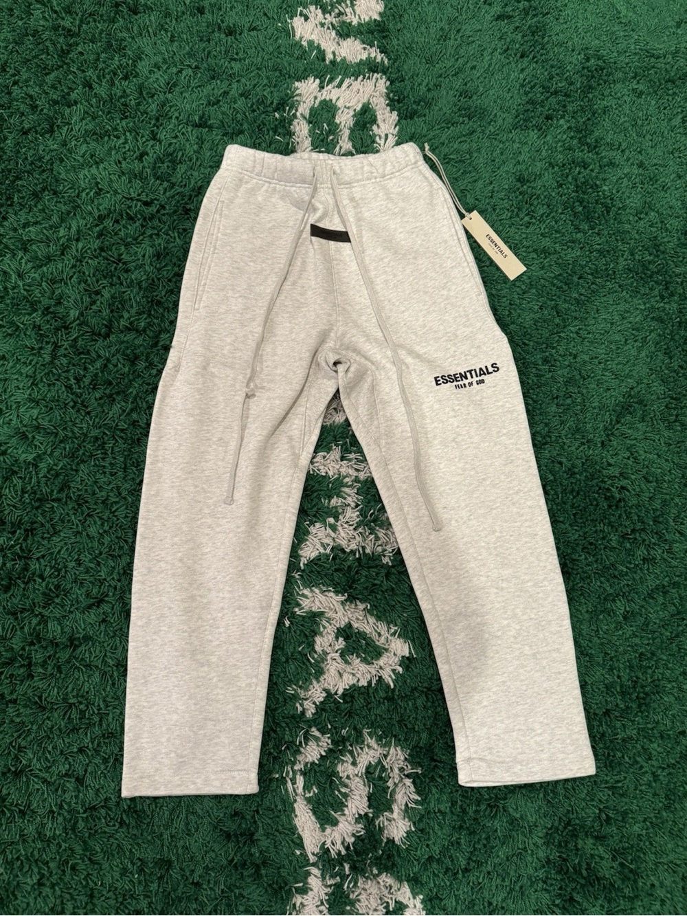 Fear of God Essentials RELAXED Sweatpants
Light Oatmeal